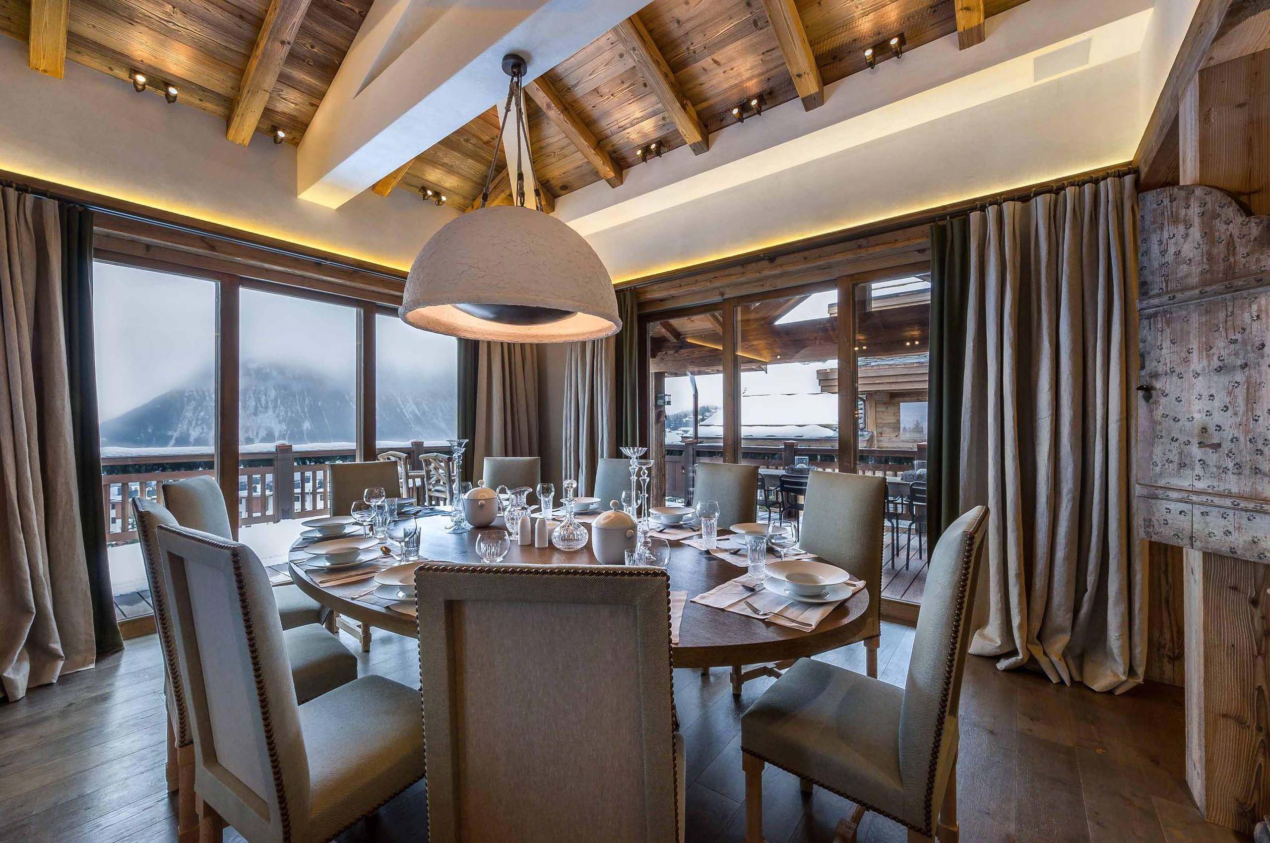 mainpage-diningroom-mountainview-courchevel1850-luxury-chalet-brielle