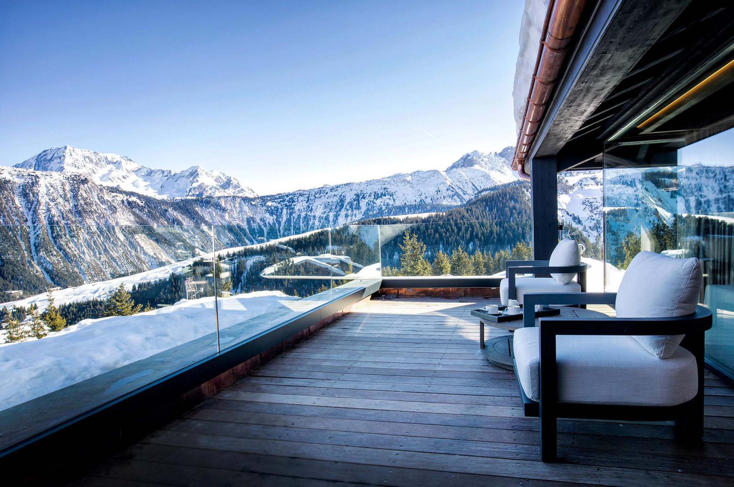 mainpage-mountainviews-balcony-bedroom-terrace-luxury-chalet-elizabeth-courchevel1850