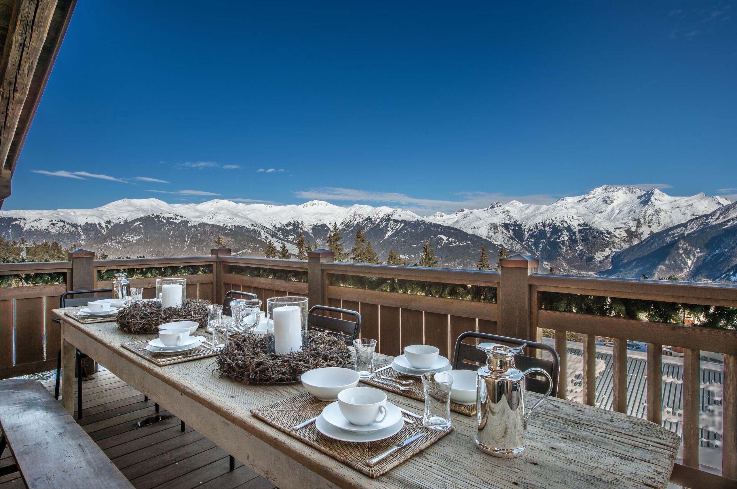 mainpage-outdoordining-mountainview-balcony--courchevel1850-luxury-chalet-Kelly