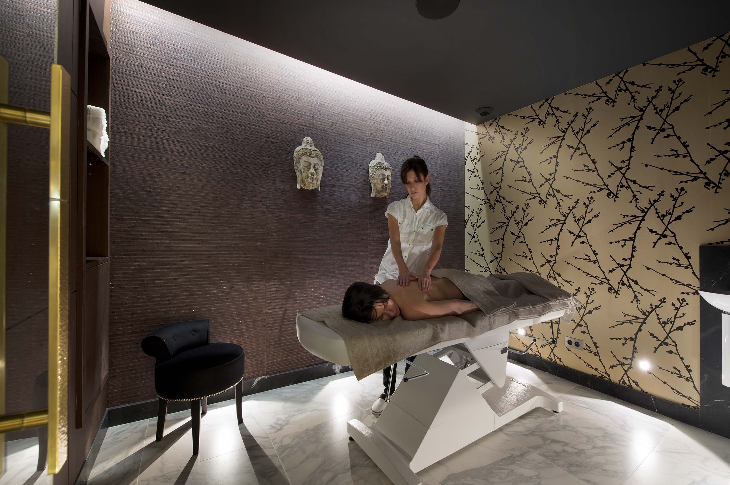 massageroom-privatespa-luxury-retreat-courchevel1850-chalet-corinne-32