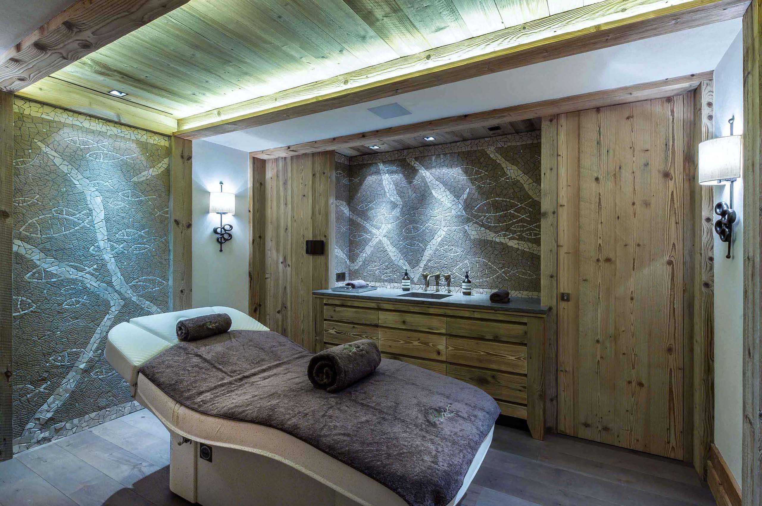 massageroom-spa-wellness-retreat-courchevel1850-luxury-chalet-Kelly-23