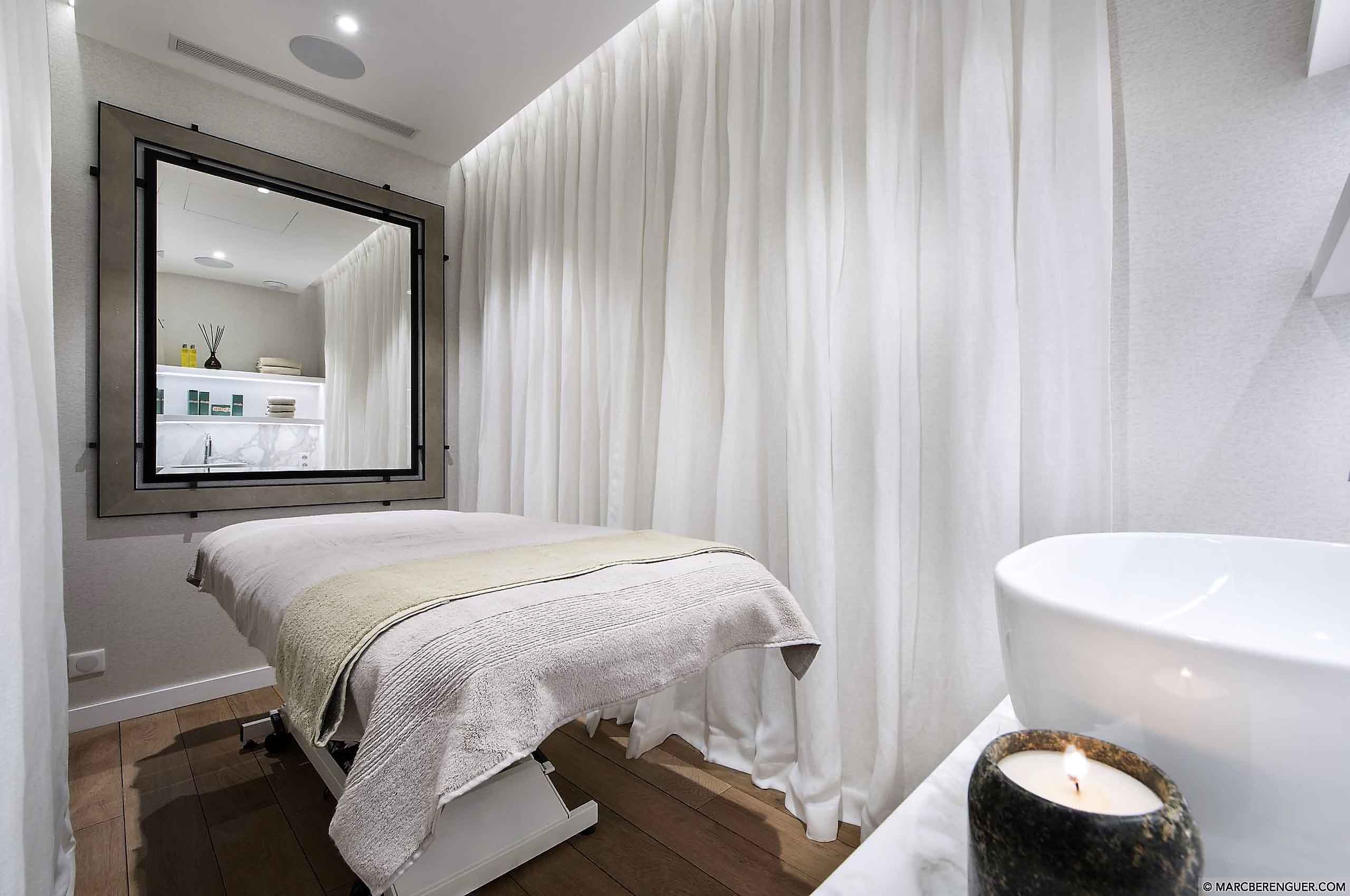 massageroom-wellness-spa-retreat-courchevel1850-luxury-chalet-rochel-22