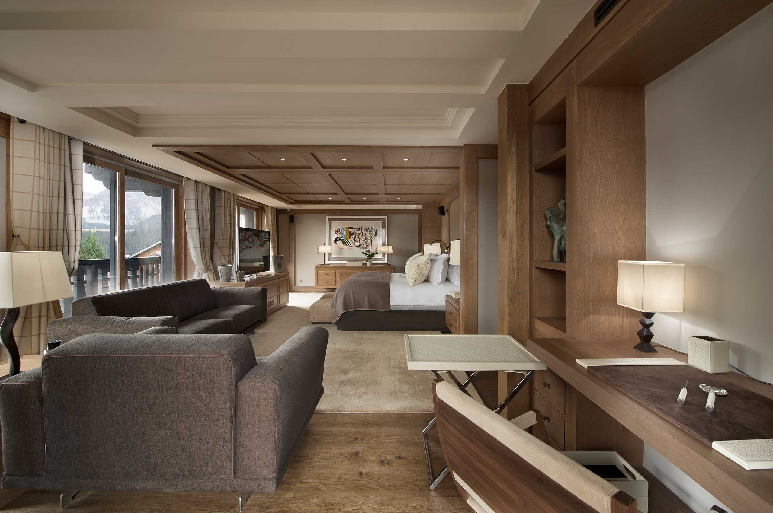 masterbedroom-spacious-modern-elegant-design-courchevel1850-luxury-chalet-edel