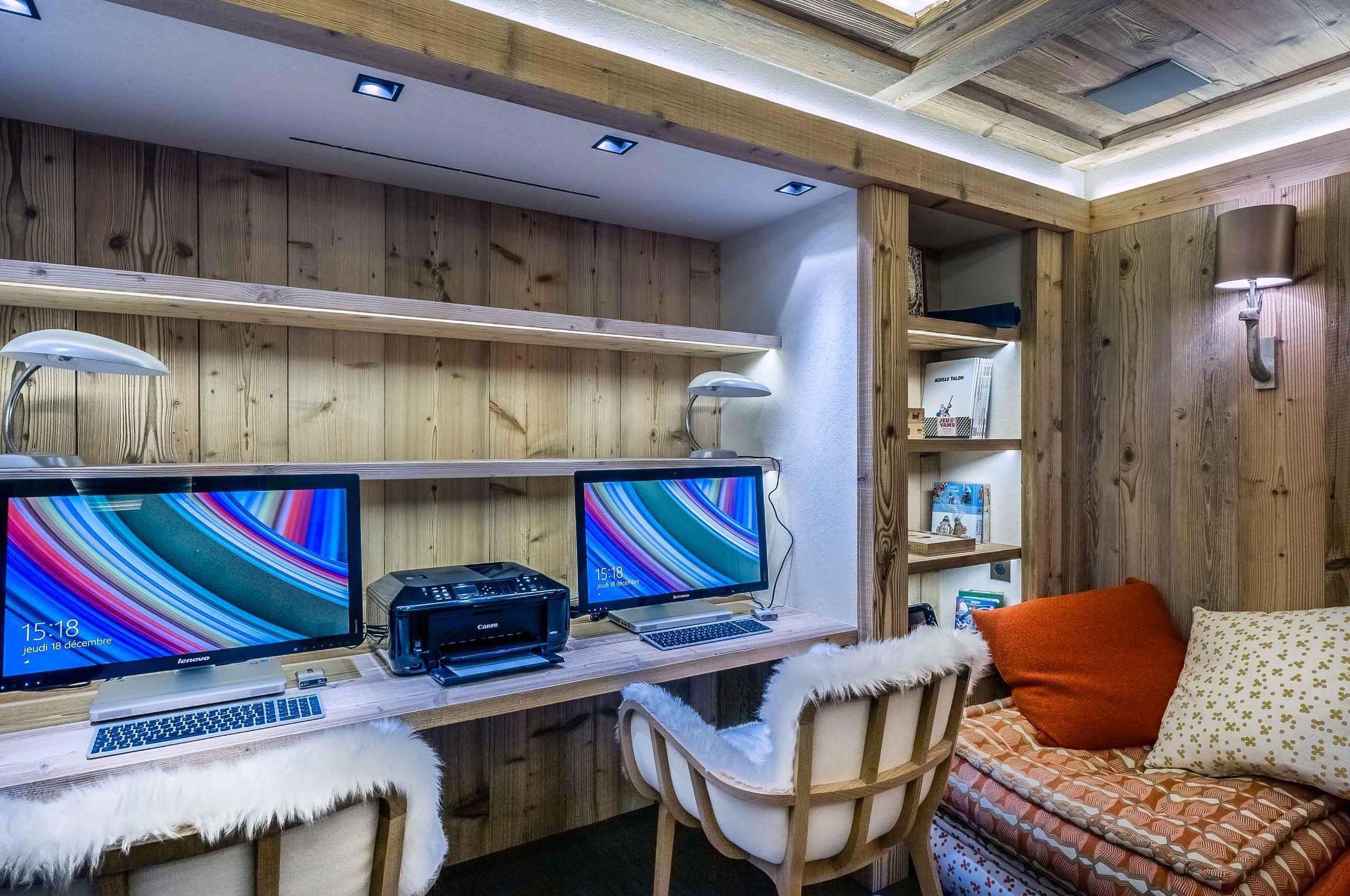 office-computerroom-workspace-courchevel1850-luxury-chalet-Kelly-14