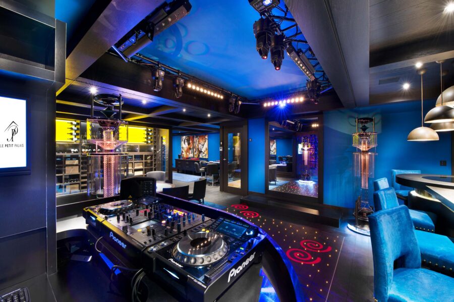partyroom-djdecks-club-bar-rental-courchevel1850-luxury-chalet-palais