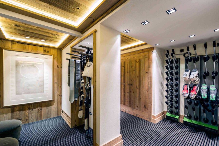 skiroom-bootroom-courchevel1850-luxury-chalet-Kelly-25