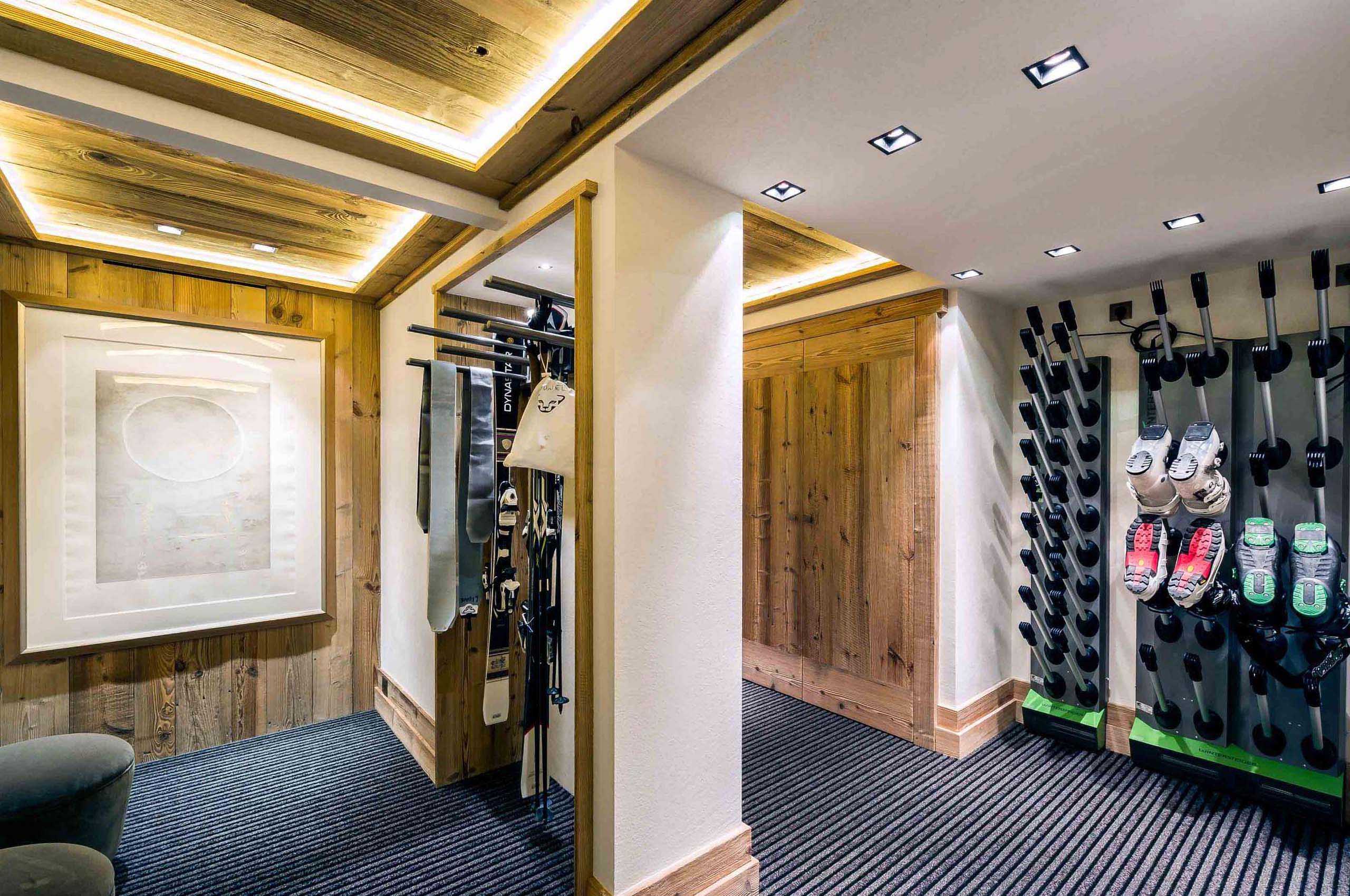 skiroom-bootroom-courchevel1850-luxury-chalet-Kelly-25
