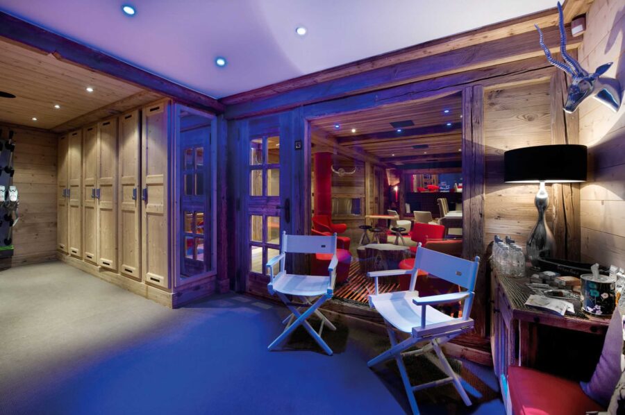 skiroom-bootroom-courchevel1850-luxury-chalet-chateau