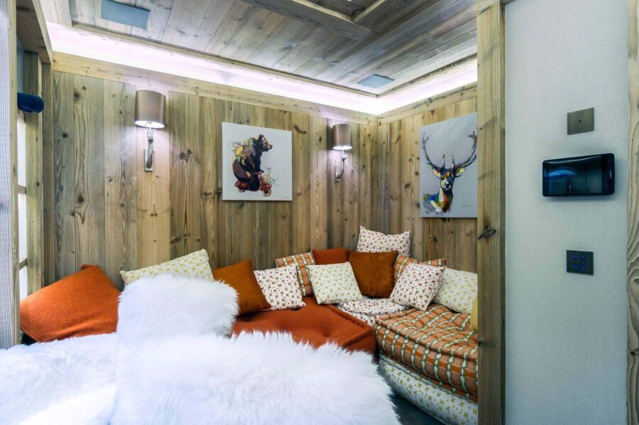 snug-loungeroom-cosy-alpine-interior-courchevel1850-luxury-chalet-Kelly-15