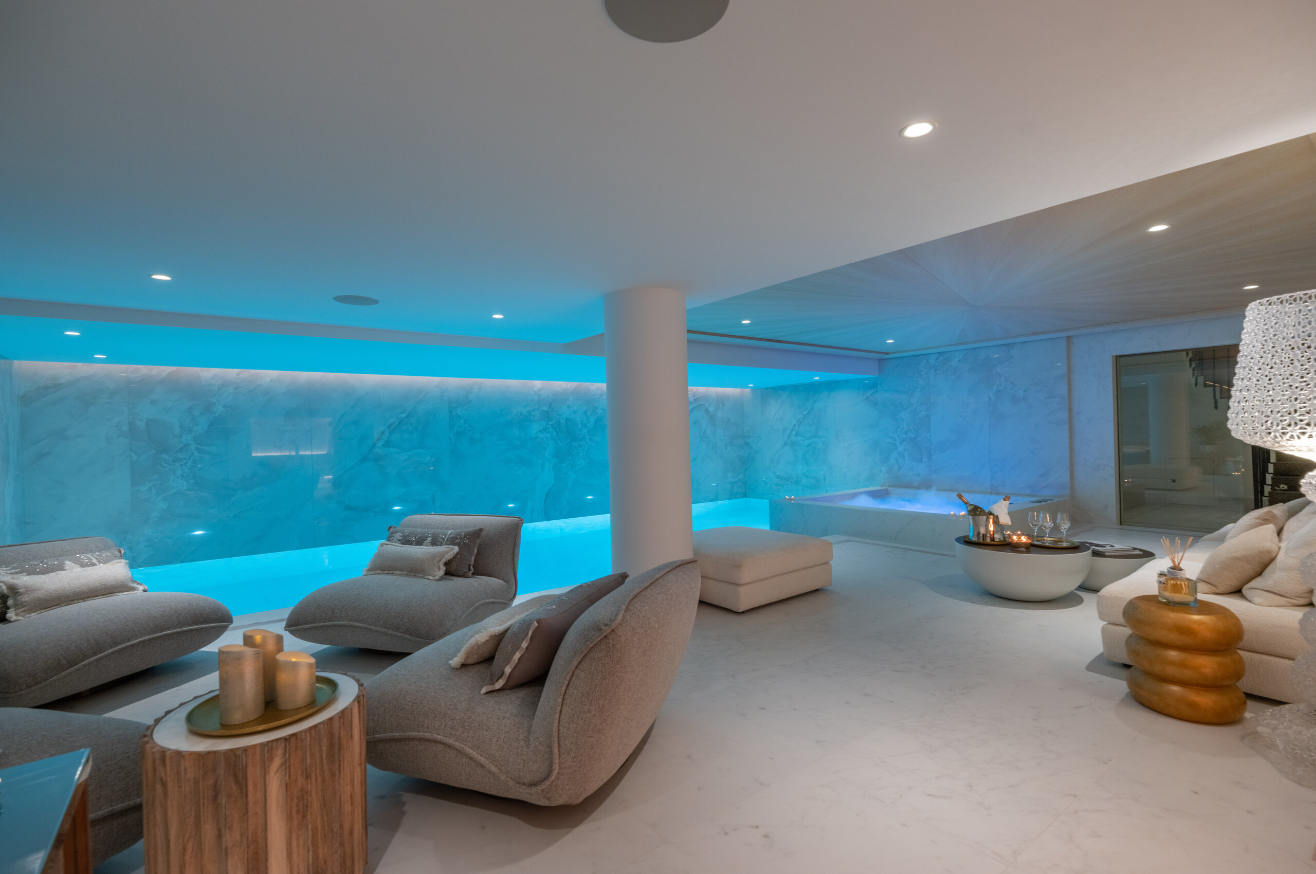 spa-indoorpool-jacuzzi-wellness-luxury-rental-retreat-courchevel1850-chalet-blanche