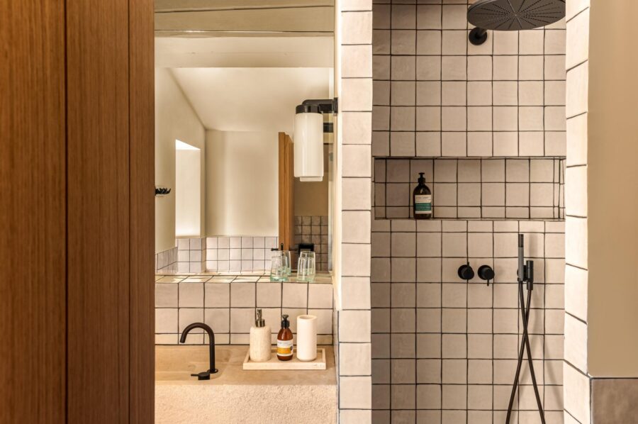 villa-amelie-bathroom-shower-sleek-modern-design-luxury-provence