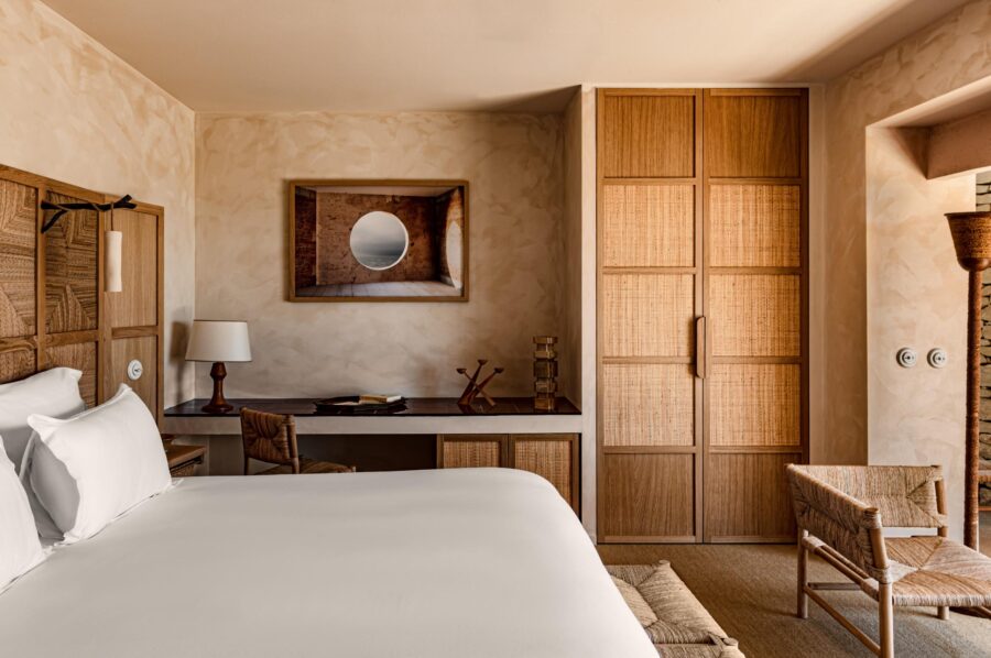 villa-amelie-bedroom-elegant-natural-materials-luxury-interior-design-provence