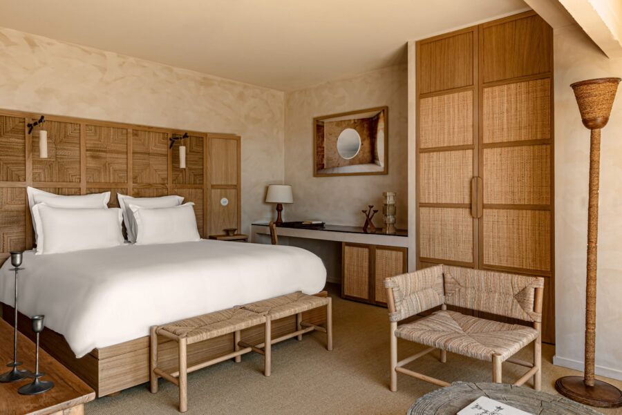 villa-amelie-bedroom-modern-bright-stylish-interior-design-luxury-rental-retreat-provence