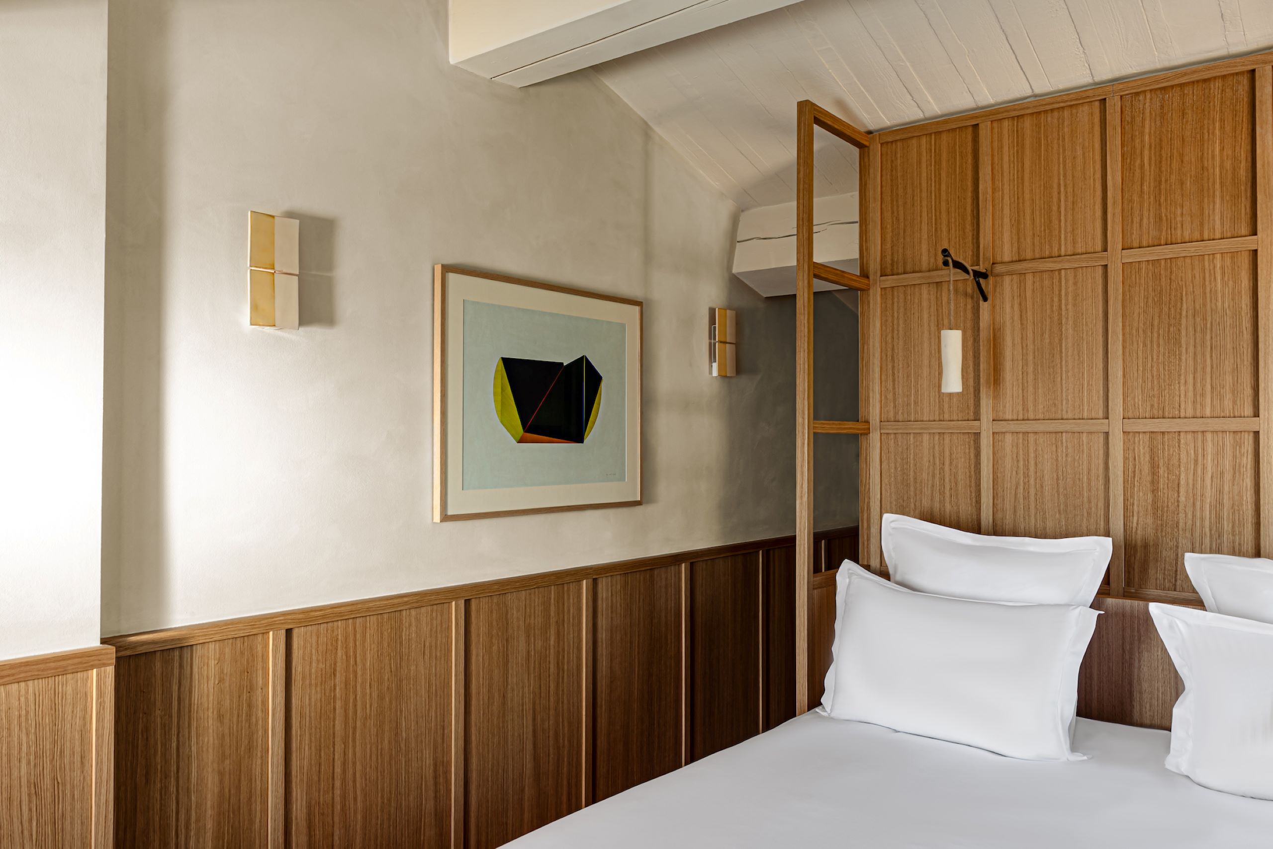 villa-amelie-bedroom-modern-serene-interiors-luxury-rental-provence