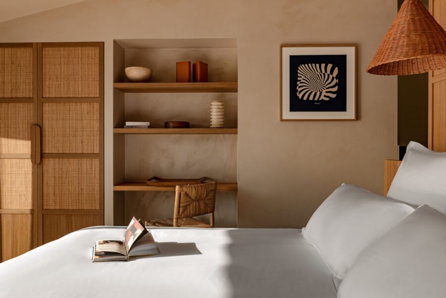 villa-amelie-bedroom-modern-stylish-artwork-bright-serene-design-luxury-rental-provence