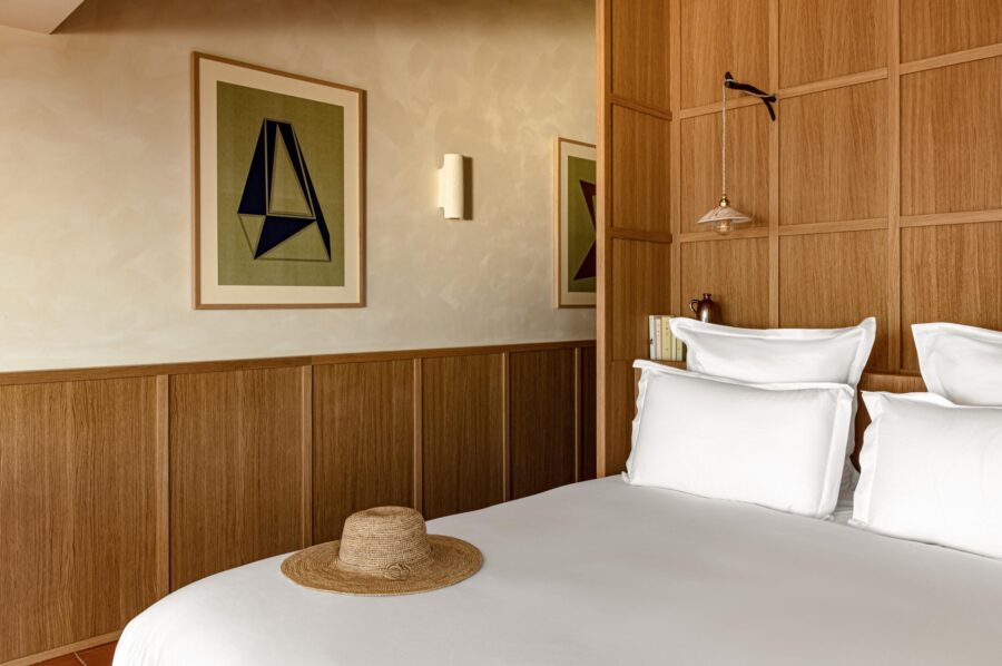 villa-amelie-bedroom-serene-sleek-elegant-design-luxury-provence