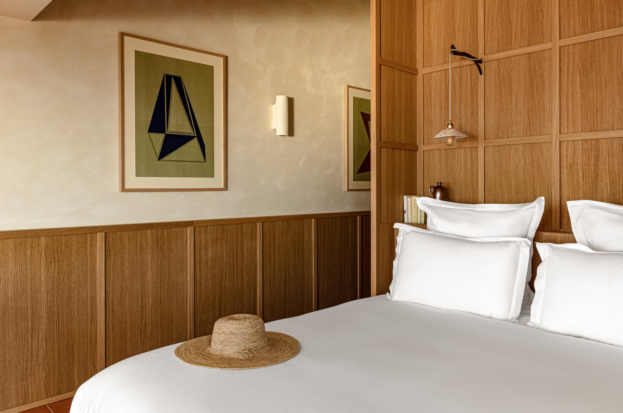 villa-amelie-bedroom-serene-sleek-elegant-design-luxury-provence