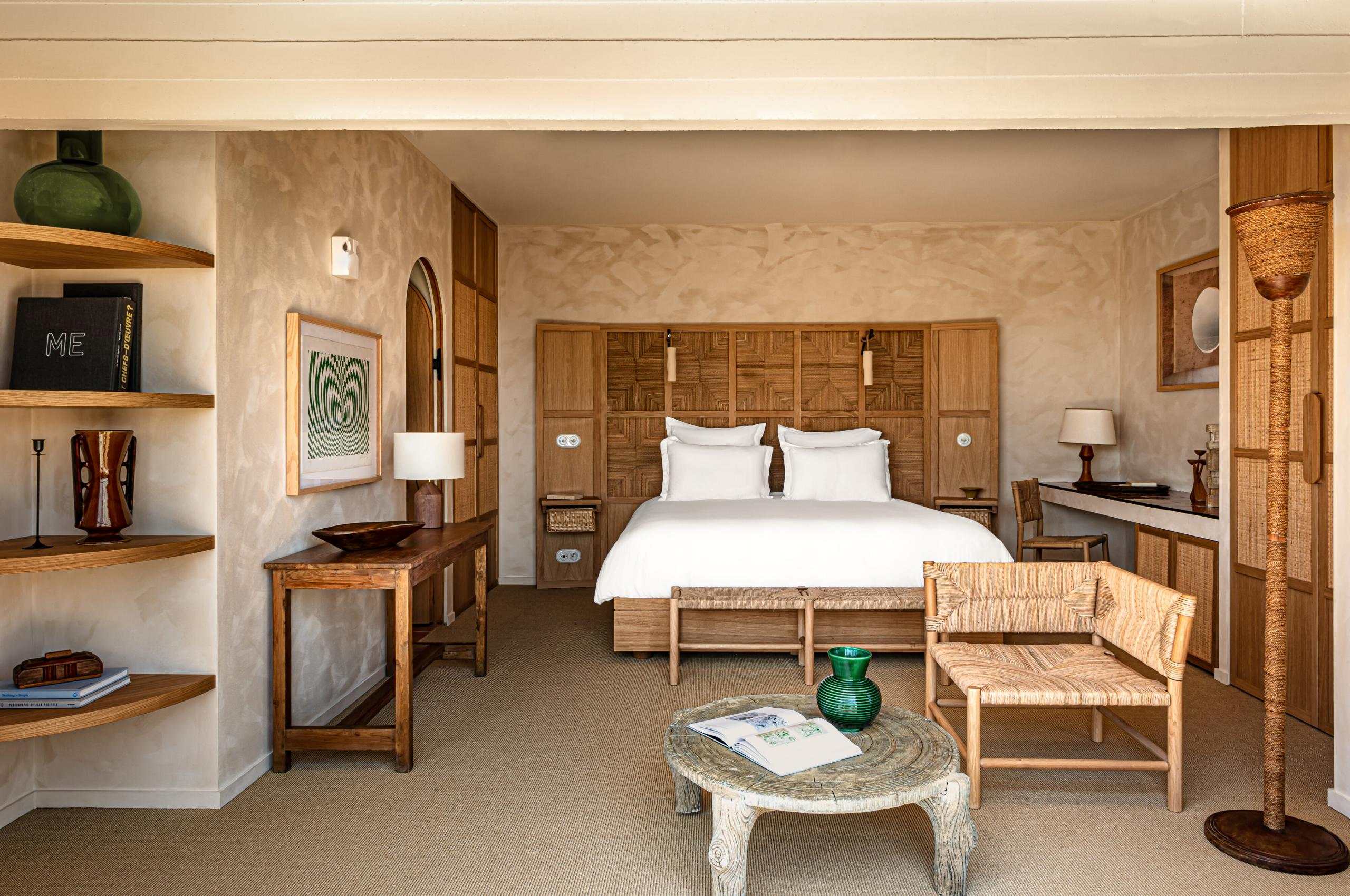 villa-amelie-bedroom-unique-design-natural-materials-luxury-provence