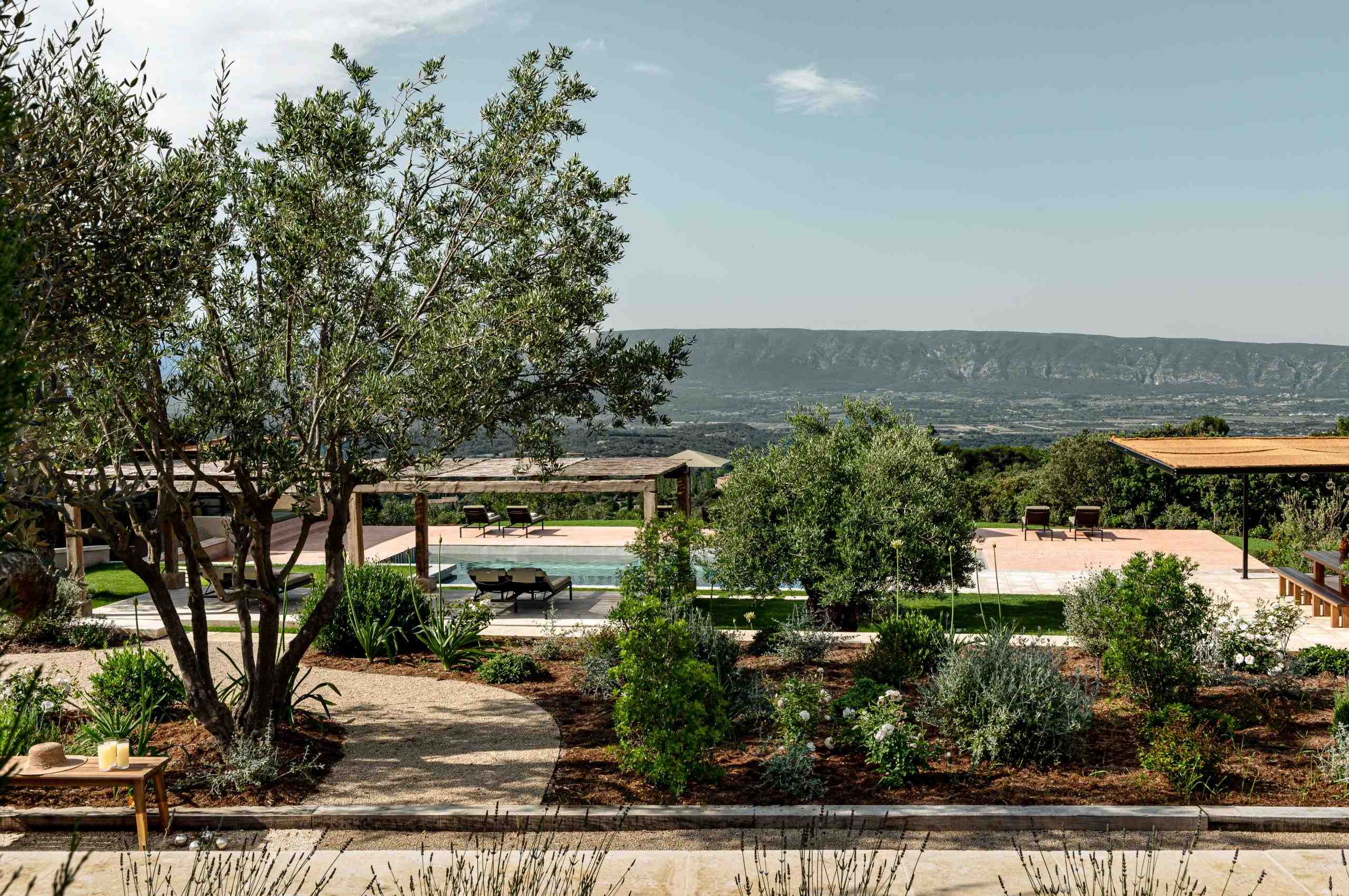 villa-amelie-garden-scenic-views-swimming-pool-luxury-provence
