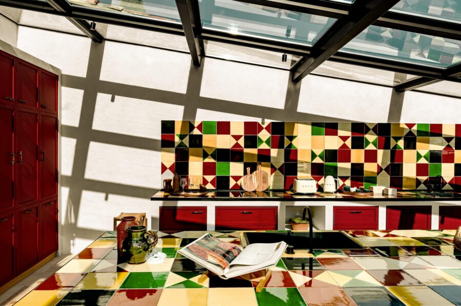 villa-amelie-kitchen-bright-colourful-unique-design-luxury-provence