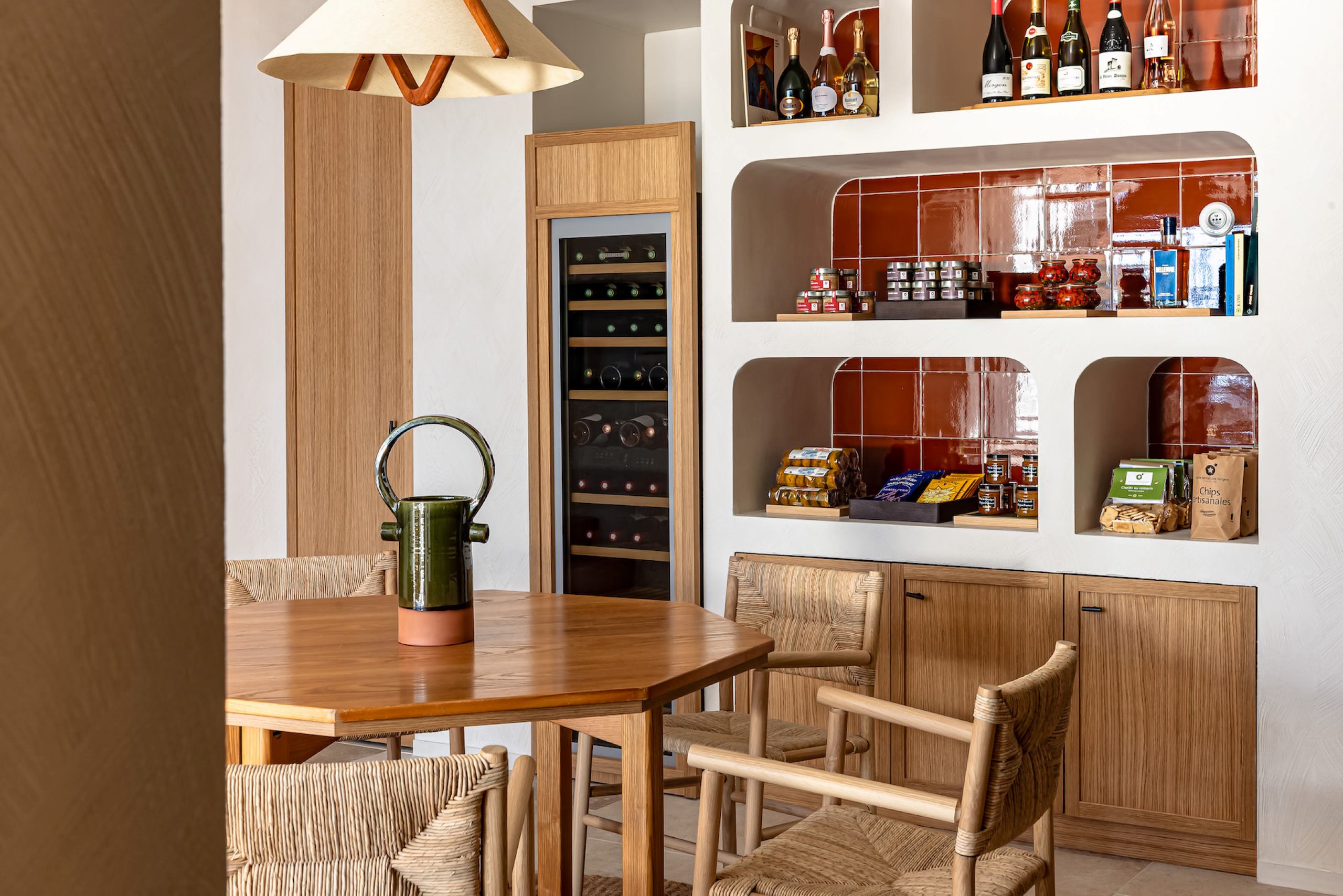 villa-amelie-kitchen-dining-pantry-wine-bar-luxury-modern-interior-design-provence