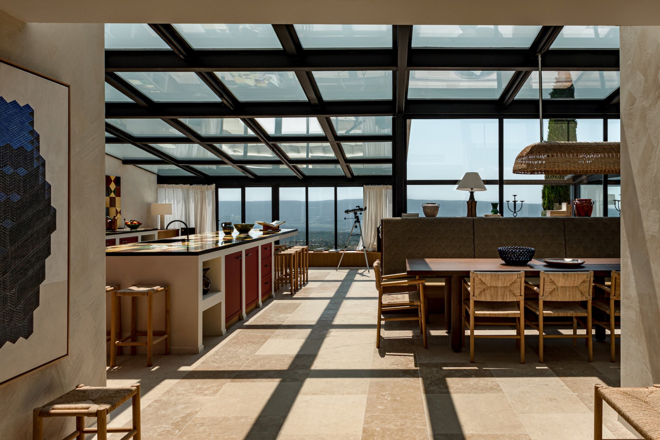 villa-amelie-kitchen-dining-room-openplan-seaview-stylish-modern-bright-spacious-interiordesign-luxury-provence