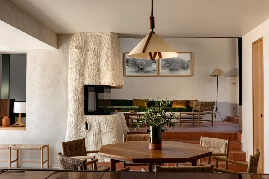 villa-amelie-living-area-dining-lounge-fireplace-modern-stylish-provencal-chic-interiors-luxury-provence