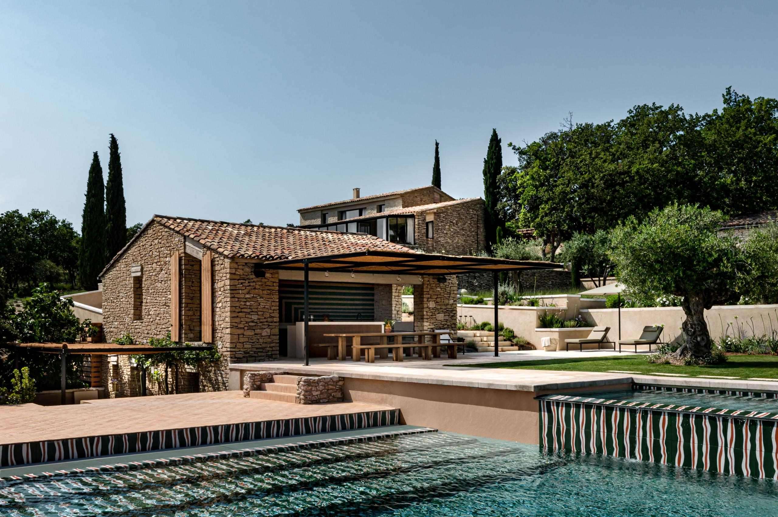 villa-amelie-pool-cabana-swimming-pool-bar-luxury-provence