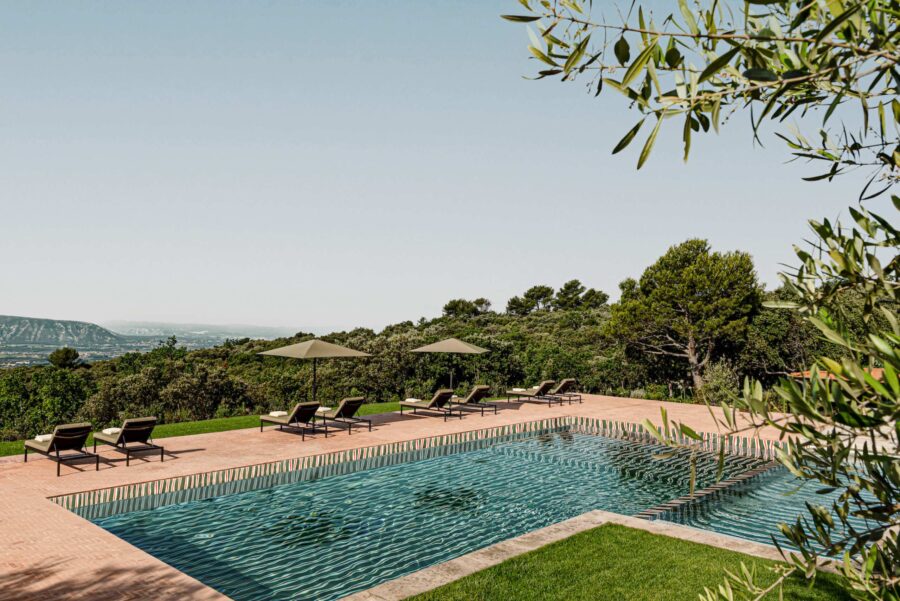 villa-amelie-swimming-pool-stunning-landscape-views-garden-oasis-luxury-provence