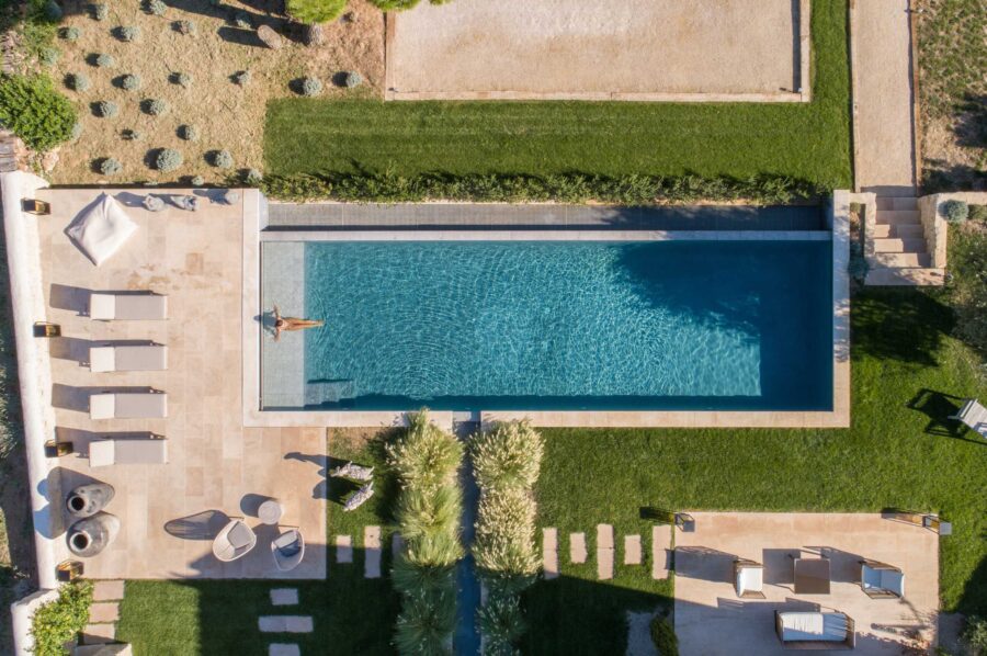 villa-basil-aerial-swimmingpool-garden-luxury-elegant-rental-retreat-provence