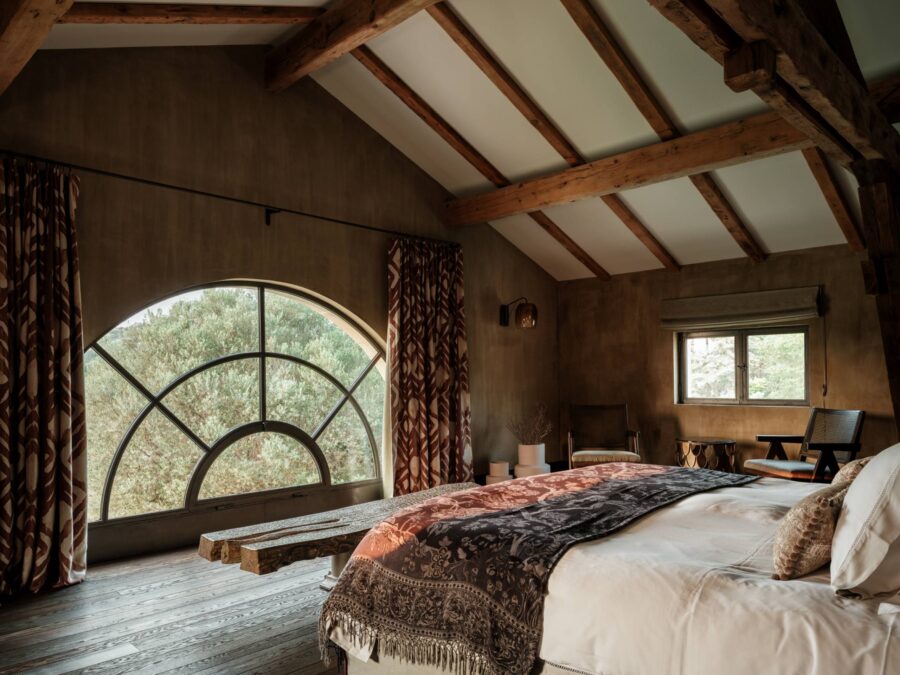 villa-basil-bedroom-elegant-stylish-garden-view-unique-interiordesign-luxury-provence