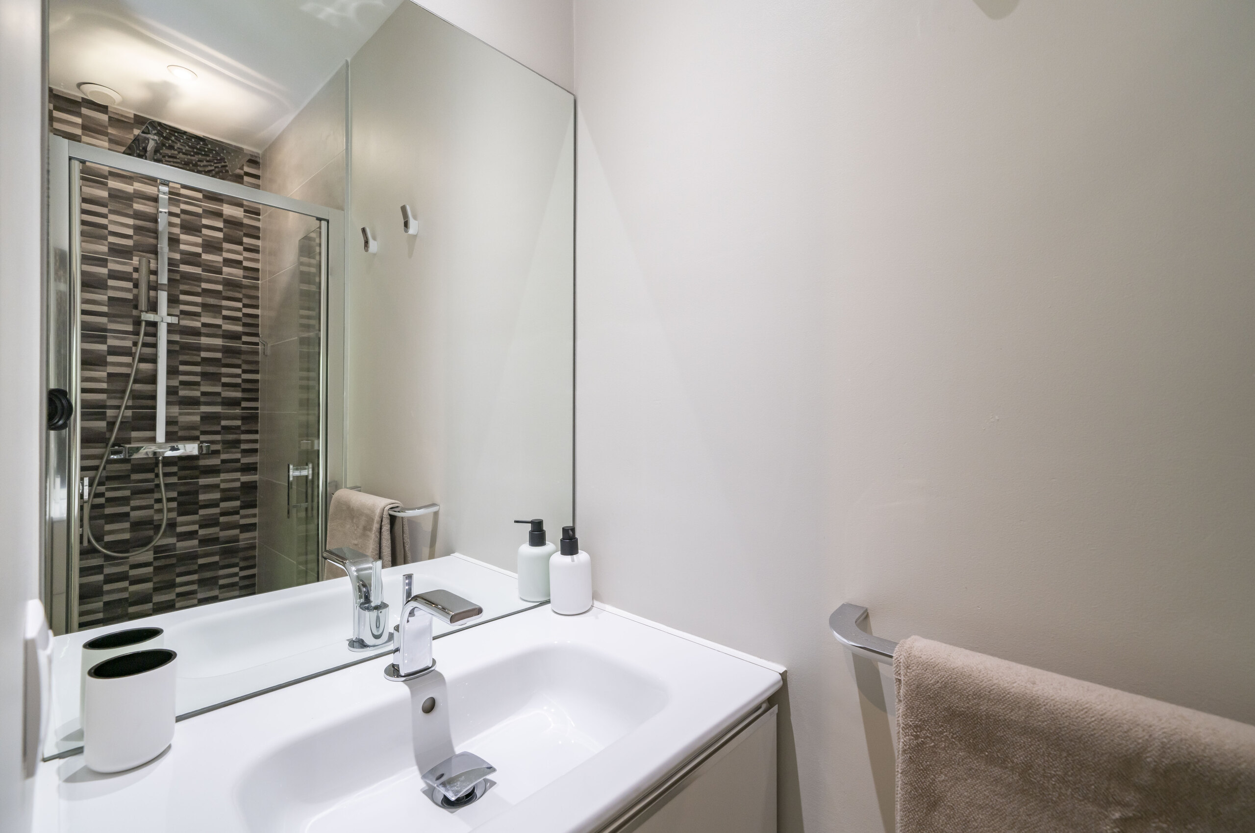 villa-cadence-bathroom-modern-luxury-cannes