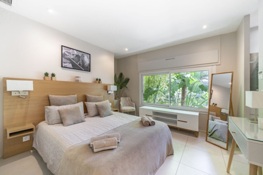 villa-cadence-bedroom-tropical-retreat-modern-luxury-design-cannes
