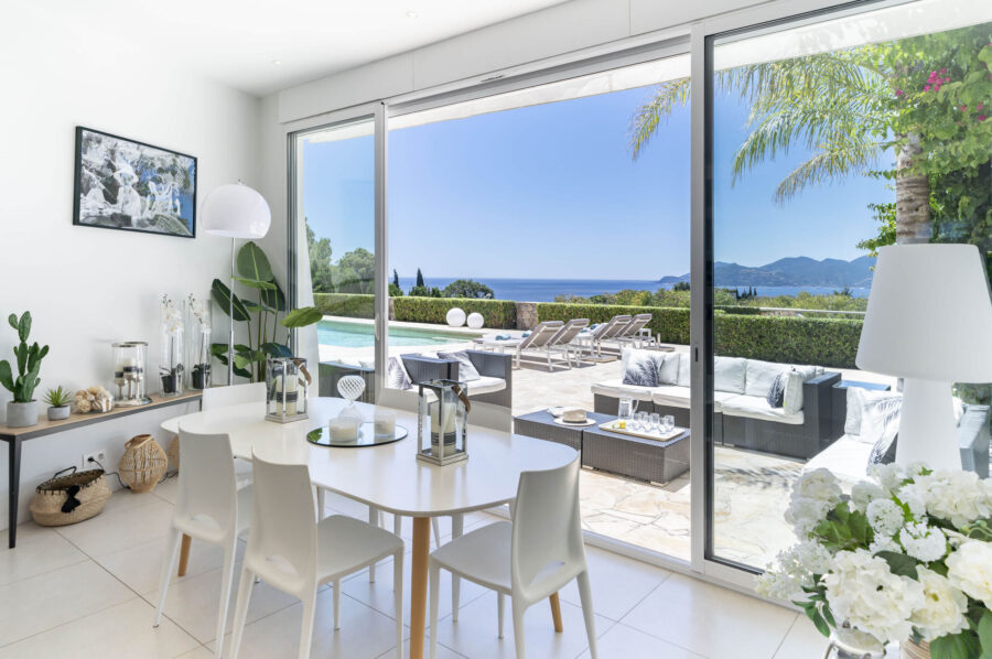 villa-cadence-diningroom-patio-pool-mountainview-oceanview-stunning-luxury-cannes