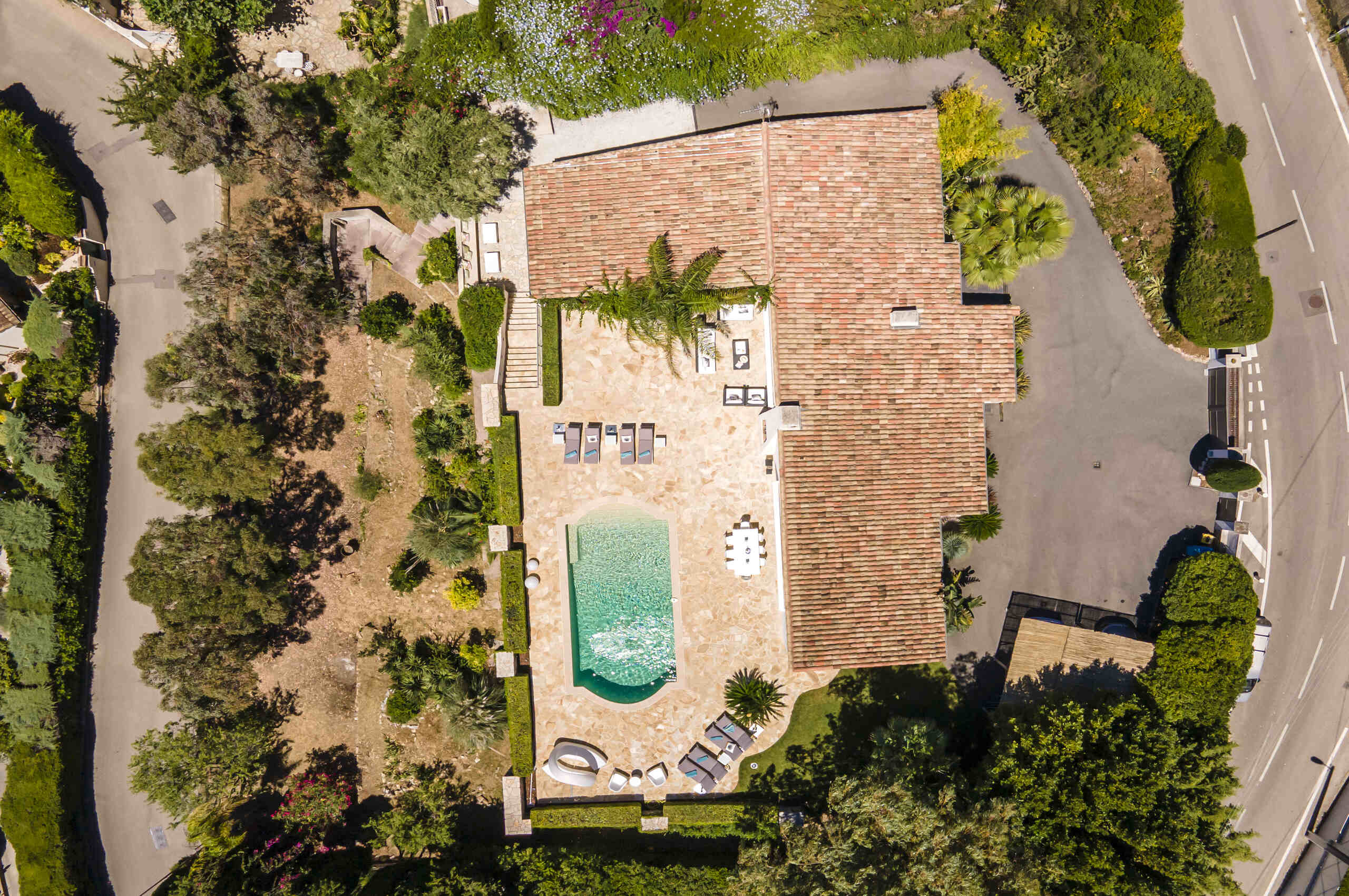 villa-cadence-exterior-aerial-retreat-luxury-cannes