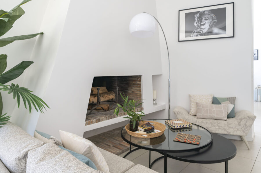 villa-cadence-lounge-games-fireplace-modern-luxury-cannes