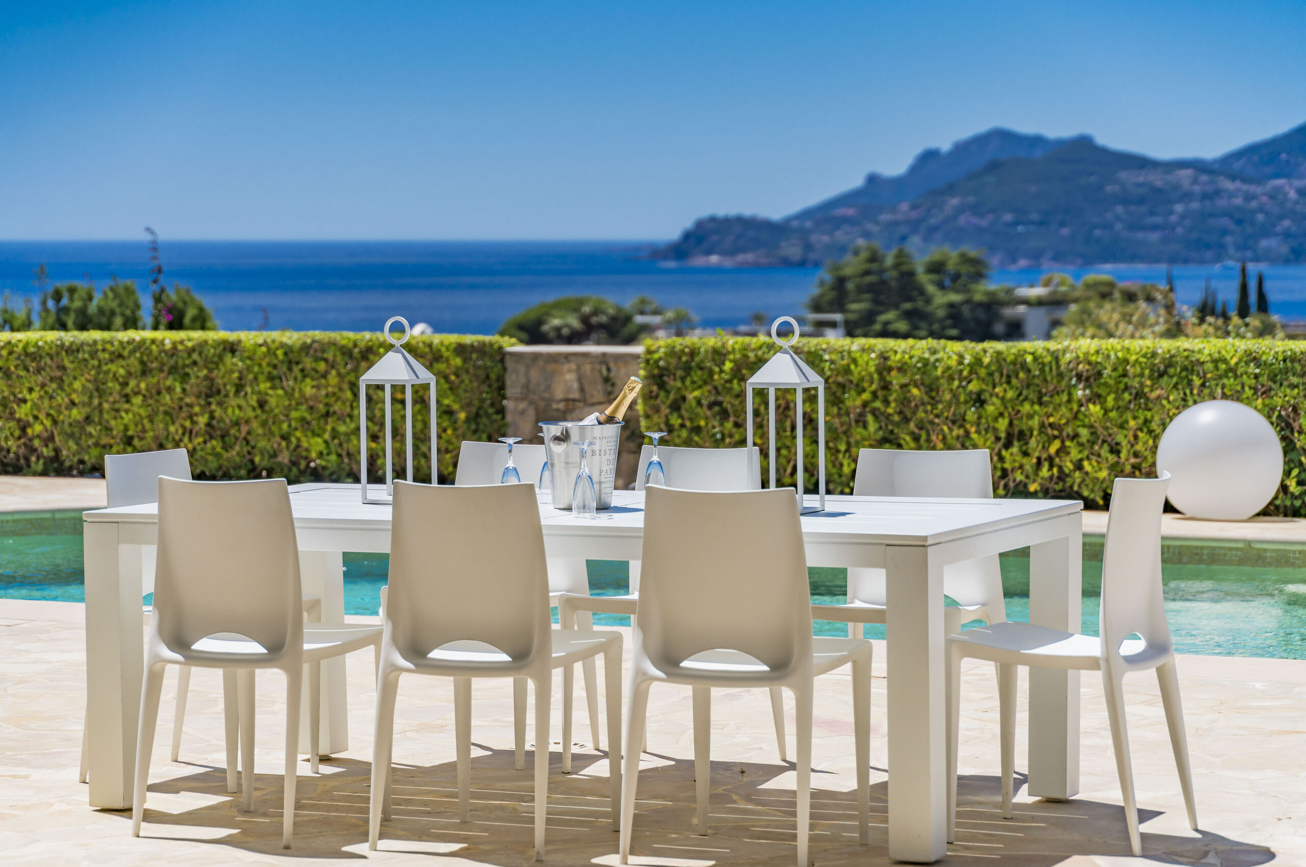 villa-cadence-outdoordining-mountainview-oceanview-picturesque-cannes