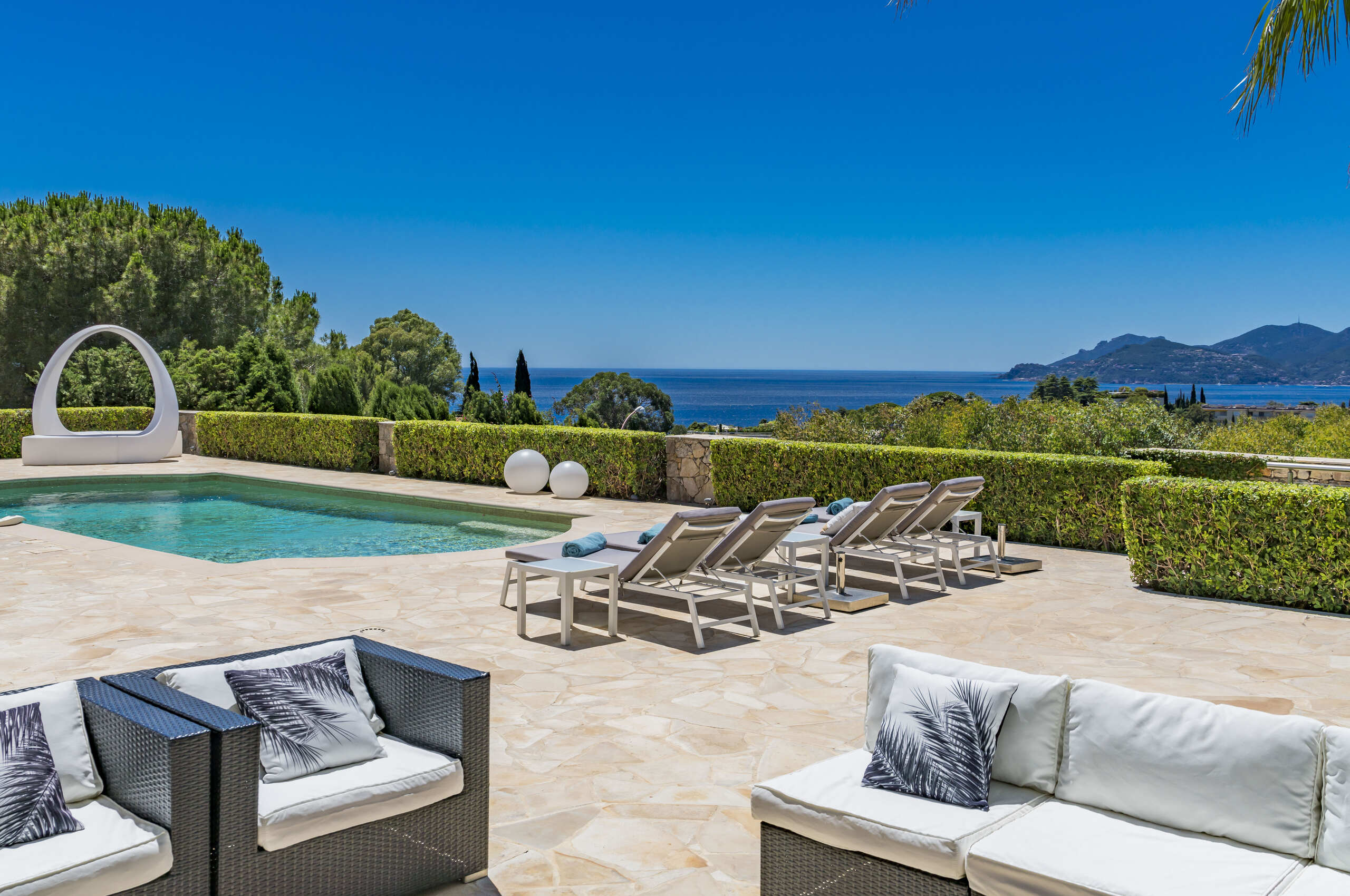 villa-cadence-pool-oceanview-mountainview-landscape-scenic-cannes