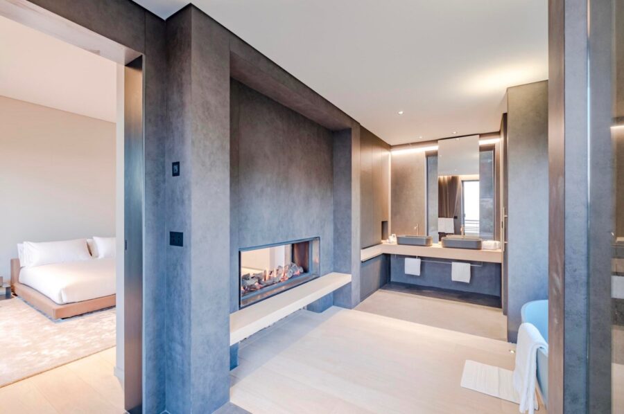 villa-cadenza-bathroom-doublesink-ensuite-fireplace-bathtub-luxury-cannes