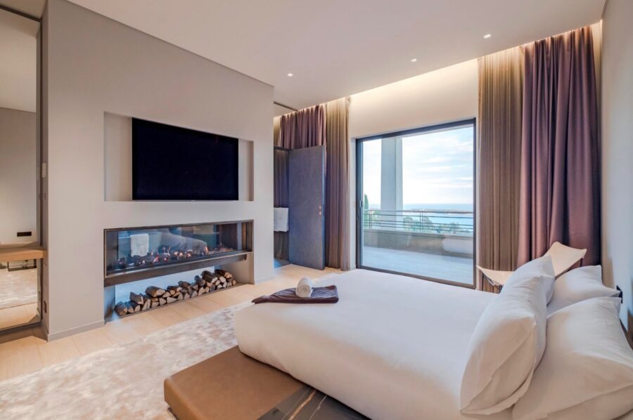 villa-cadenza-bedroom-fireplace-balcony-modern-luxury-cannes