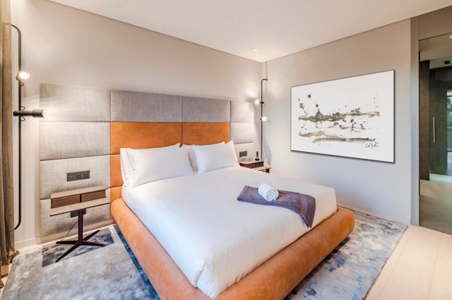 villa-cadenza-bedroom-stylish-modern-luxury-interior-cannes