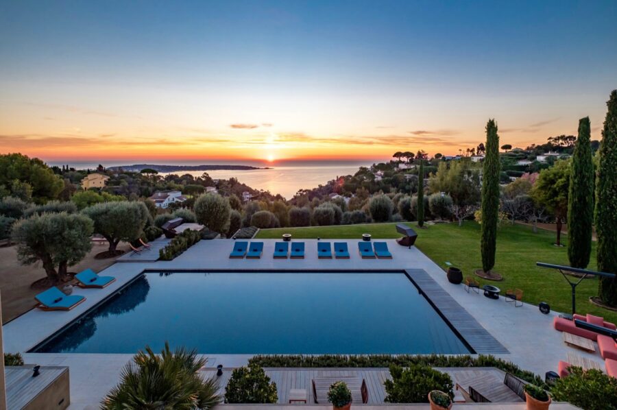 villa-cadenza-exterior-aerial-pool-oceanview-luxury-cannes