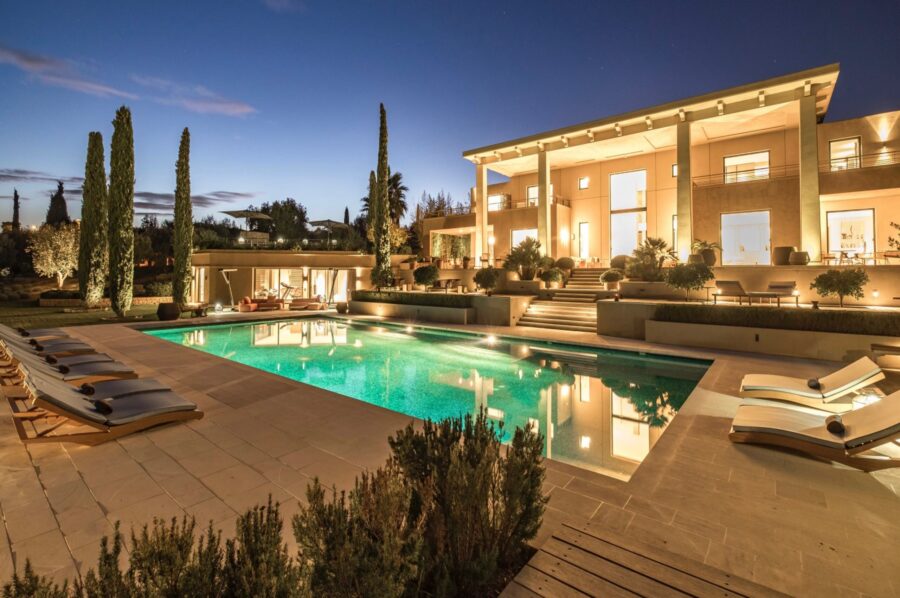 villa-cadenza-exterior-mainvilla-night-luxury-paradise-cannes