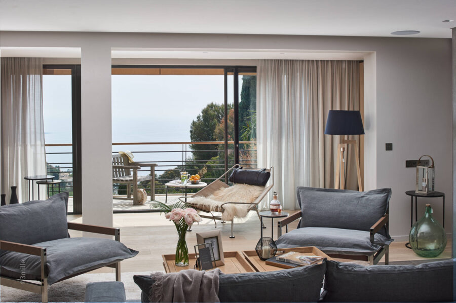 villa-cadenza-livingarea-balcony-stylish-modern-luxury-cannes