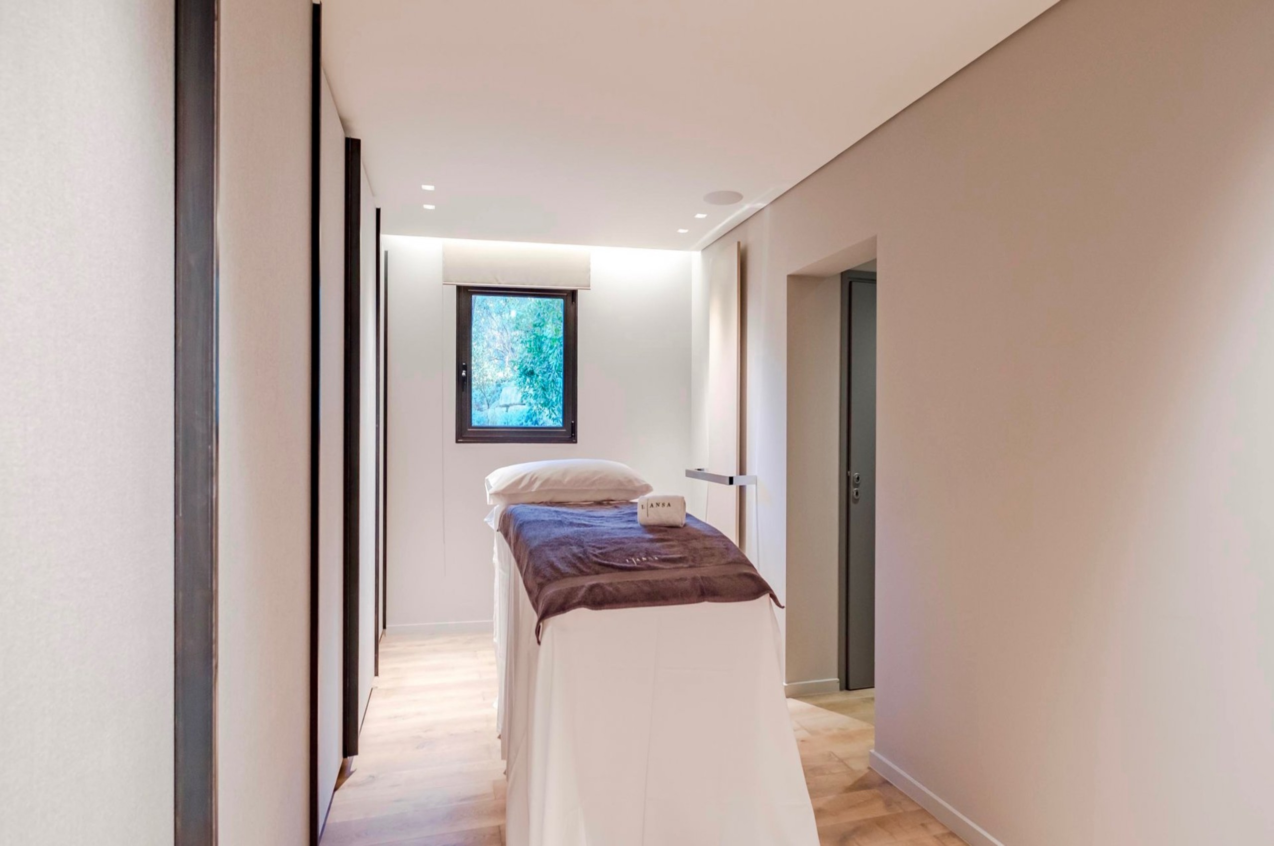 villa-cadenza-massageroom-spa-luxury-cannes