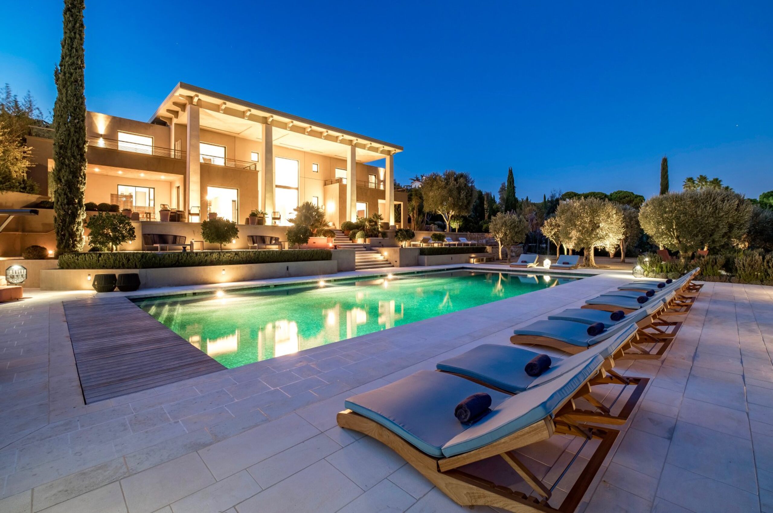 villa-cadenza-pool-loungers-night-exterior-luxury-retreat-cannes