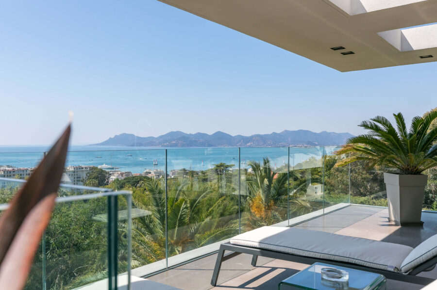 villa-caliope-balcony-oceanview-mountainview-frenchriviera-cannes