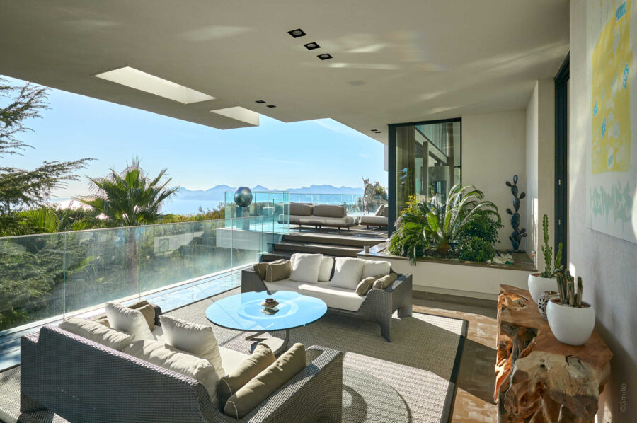 villa-caliope-balcony-outdoorlounge-oceanview-mountainview-luxury-cannes