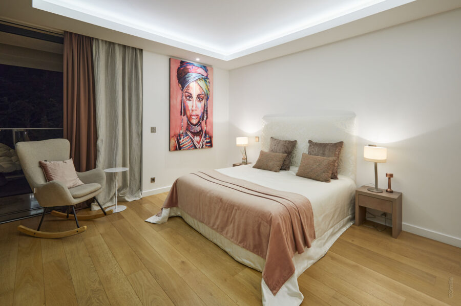 villa-caliope-bedroom-balcony-serene-luxury-modern-design-cannes