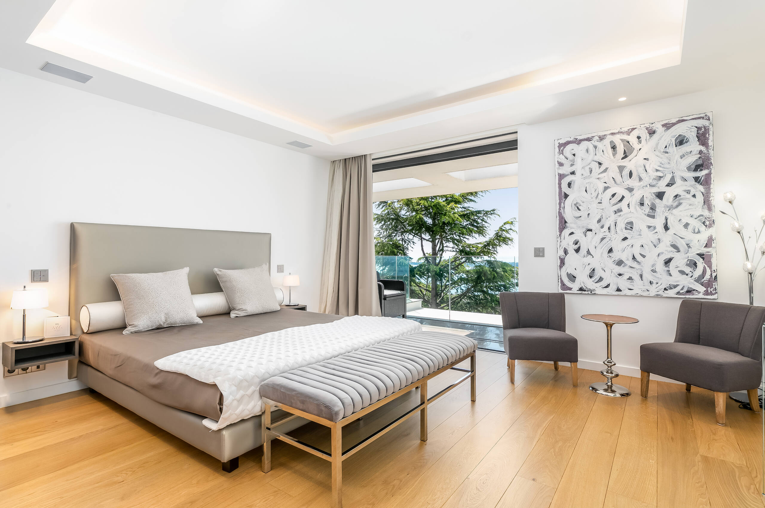 villa-caliope-bedroom-luxury-modern-interiordesign-cannes